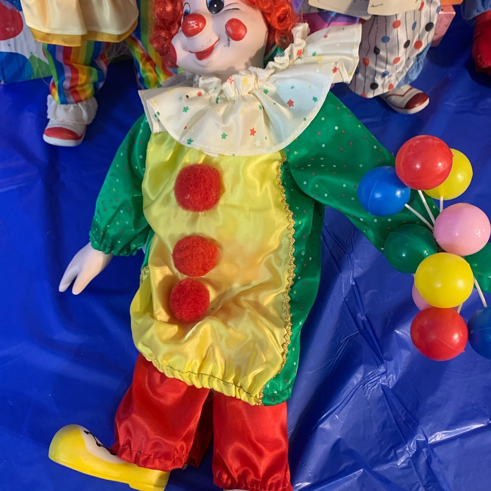 3 porcelain posable clowns - Picture 4 of 5